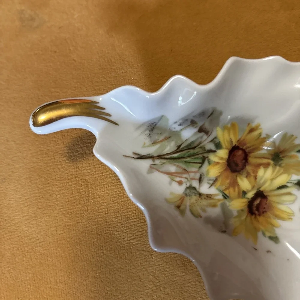 Mitterreich Bavaria Germany Porcelain Leaf Shaped Dish Yellow Daisy Flowers